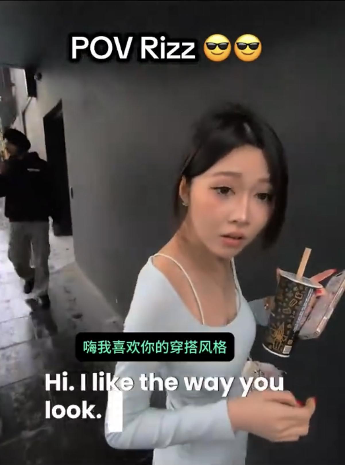 一位在澳大利亚的外国男子看到大街上漂亮的女生，以为是韩国人，于是就说着蹩脚的英语