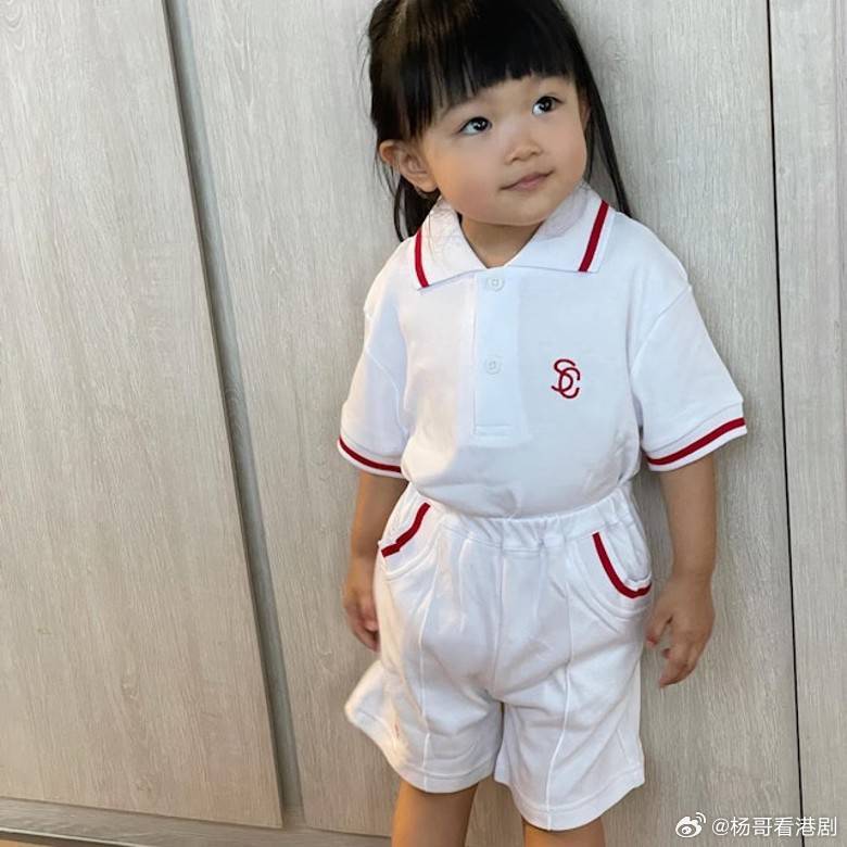 【娱乐速递】陳展鵬6歲女初現TVB表現淡定鋪路做童星？摘要：視帝陳展鵬與單文柔