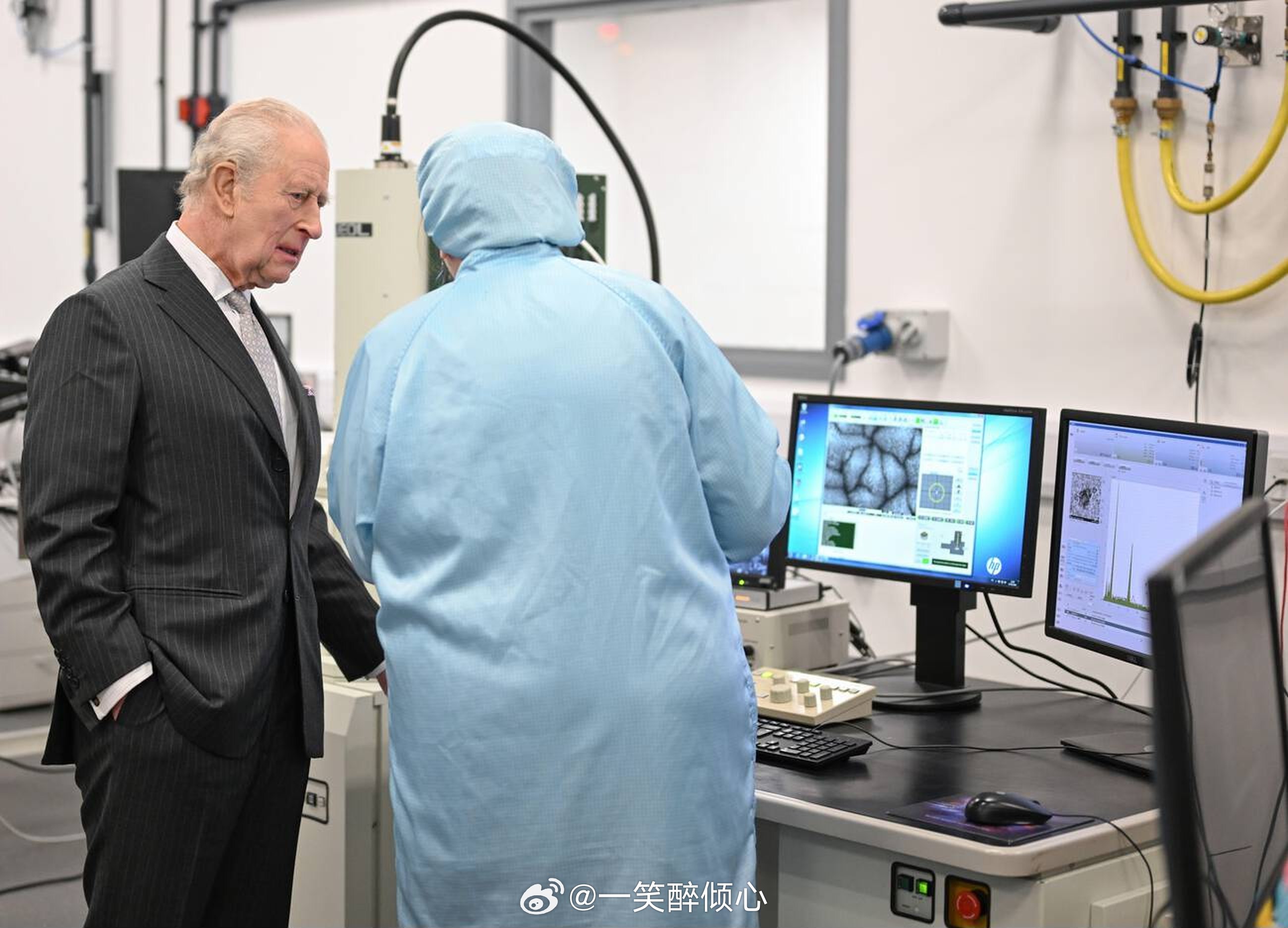 英国王室2026年3月27日，查尔斯三世在牛津郡访问牛津光伏有限公司，以了解