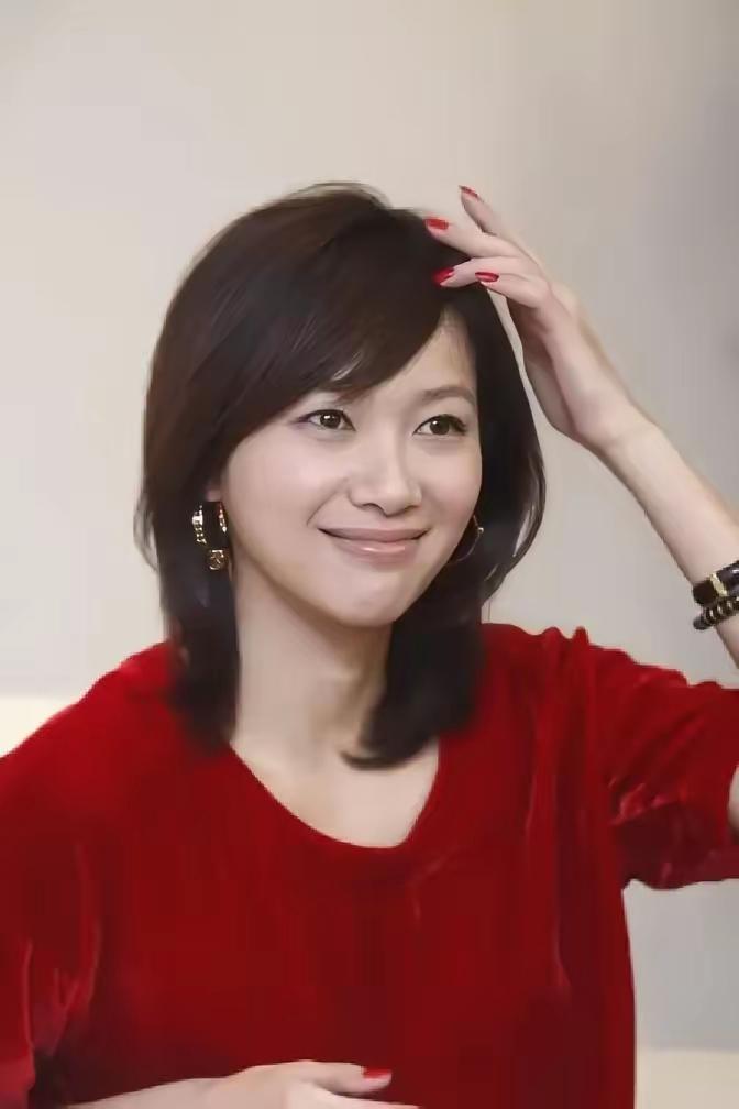 徐静蕾现在，大概连解释都懒得解释了。她怎么也不会想到，当年一句“一张纸改