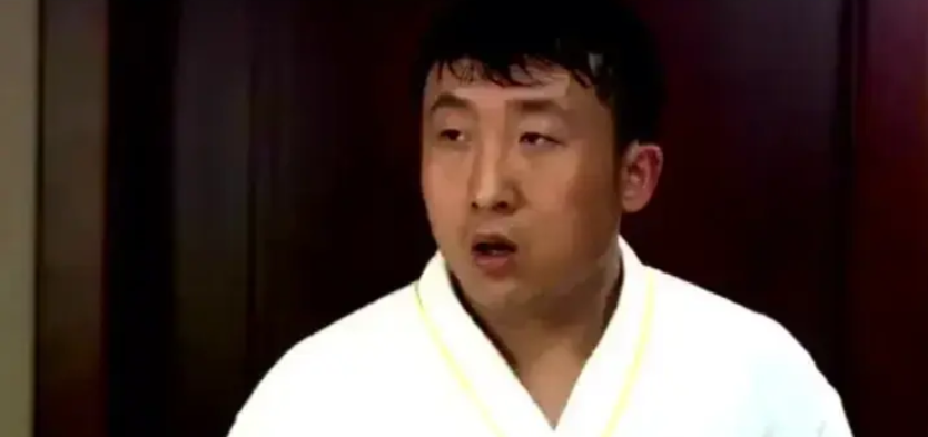 《生万物》中第一集中就出现了一个很熟悉的面孔，土匪二当家的。我在网上查了查，他