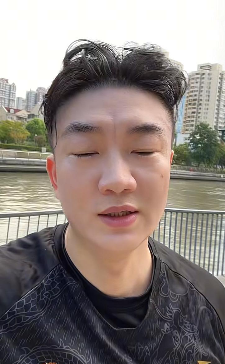 山东泰山旧将戴琳晒出了他在上海跑步的照片。他也怒怼了一部分对他不友好的球迷，因为