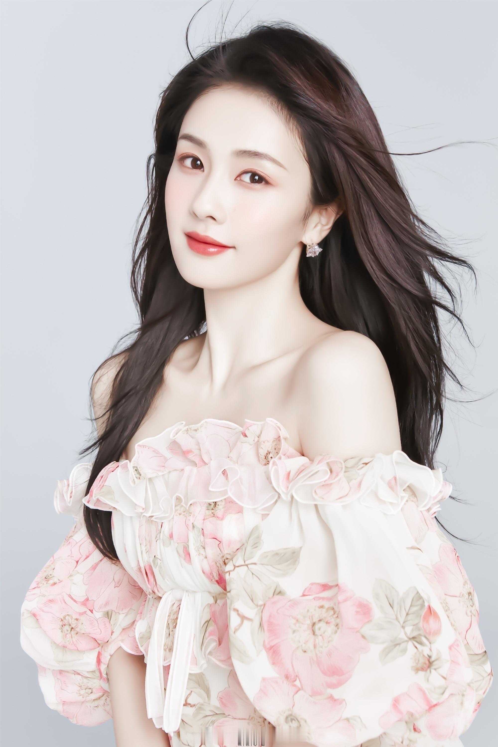白鹿姐姐又白又美​​​