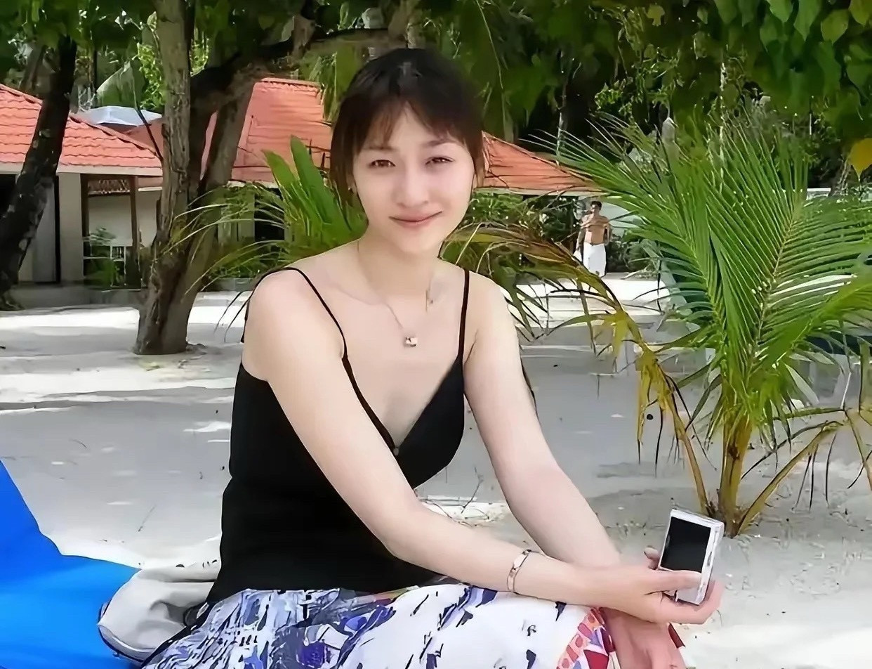 怪不得王濛说李小冉大美女，单看不觉得，放在一起就看出来，李小冉是最美的