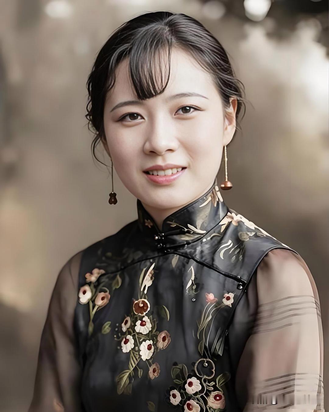 这是年轻的宋美龄，美不美大家说了算，这可不是演员，是真实的宋美龄