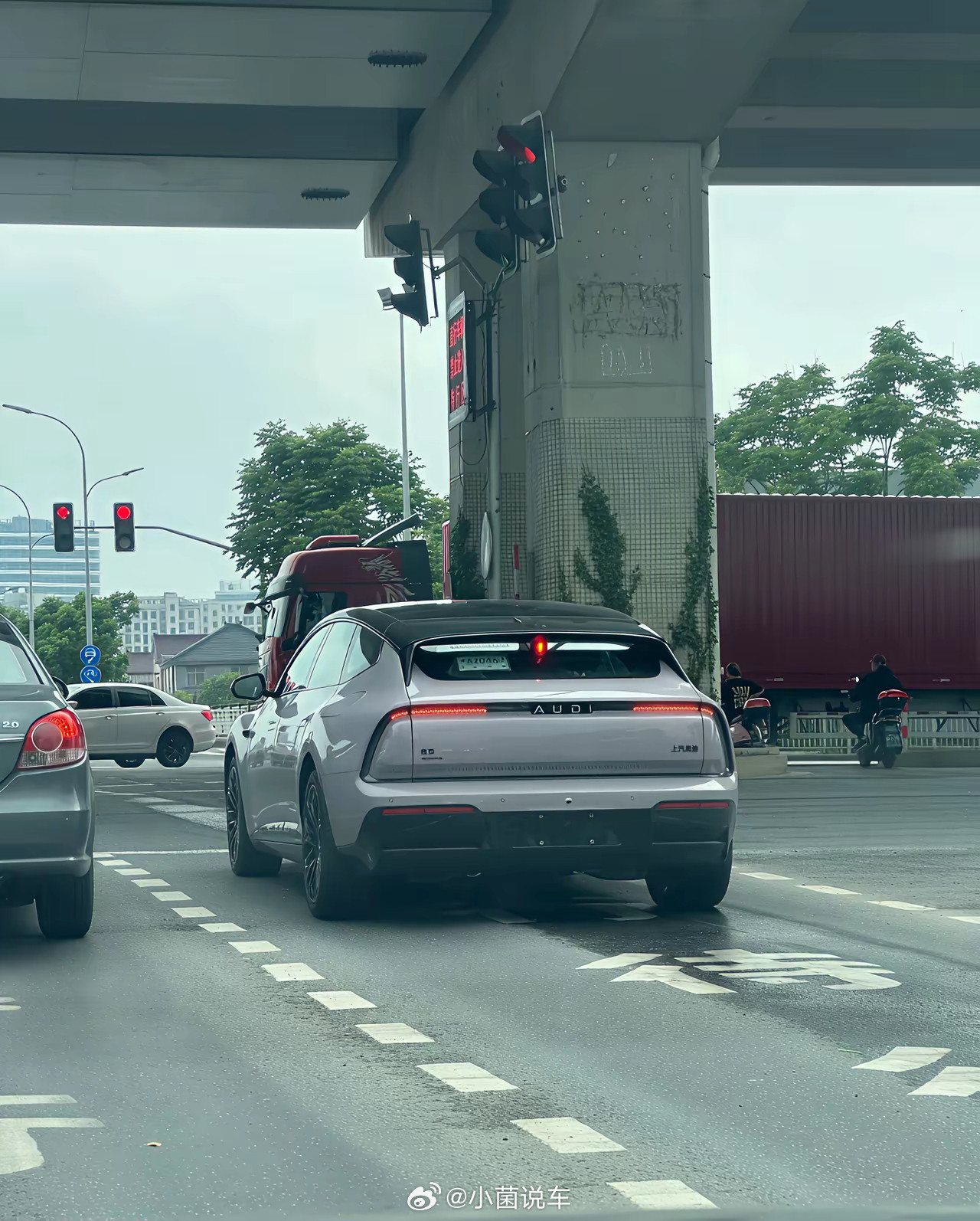 听说这车搭载100度宁德时代电池，续航770公里，800V高压平台，充