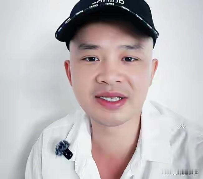 这小子是有什么特长吗？我一直强调女人不要找小男人，尤其是差了几十岁的小男人，最后