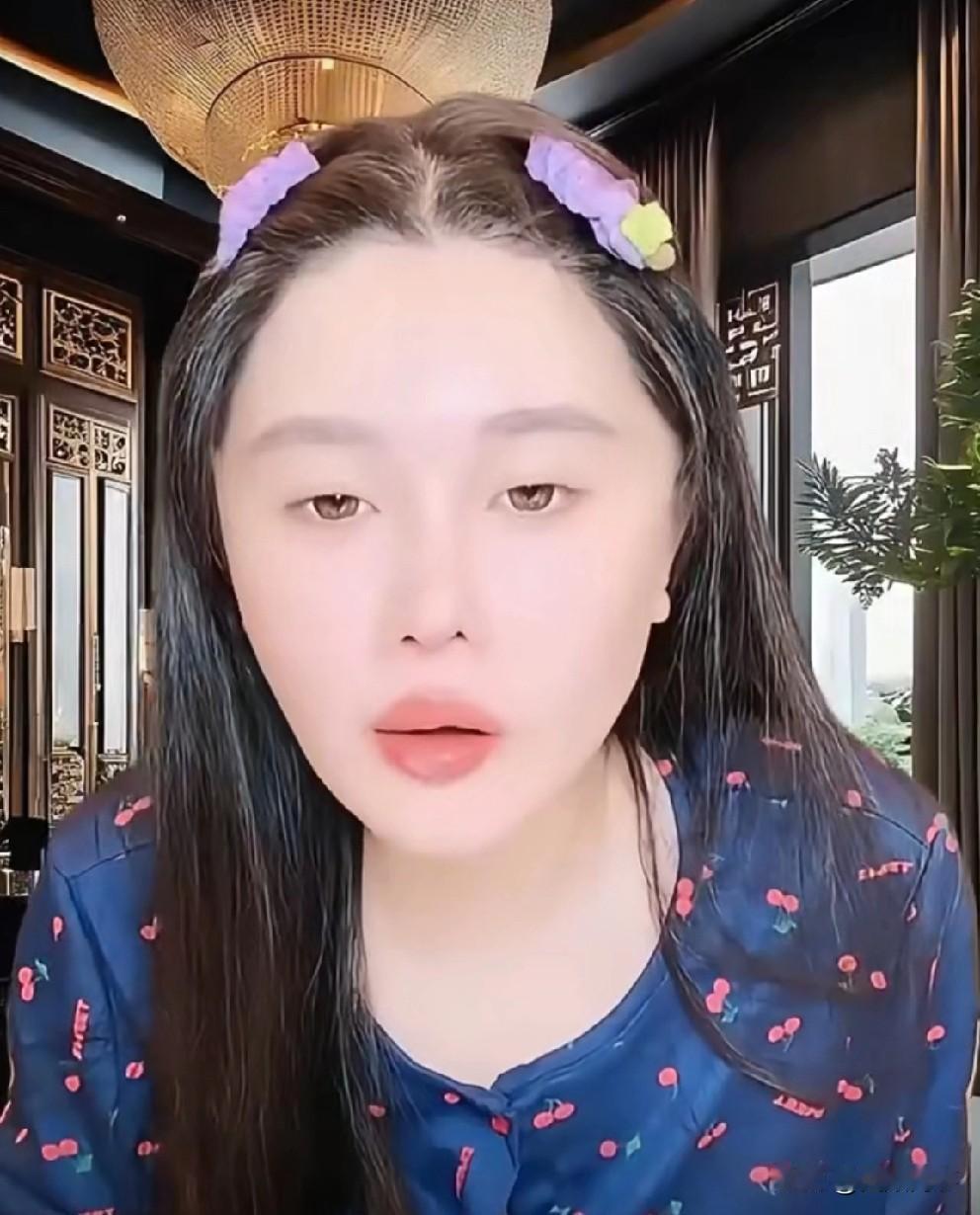 球球酒量惊人！赵本山女儿球球称自己酒瘾大，每天半瓶白