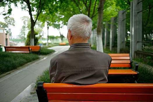 当我们退休后就正式进入养老阶段。养老的终极目标，根本就不是攒多少钱。就两件事：好