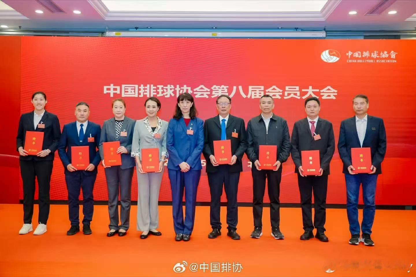 赖亚文当选中国排协主席官方大图来了，大家熟悉的刘晓彤、张越红和惠若琪当选理事。第