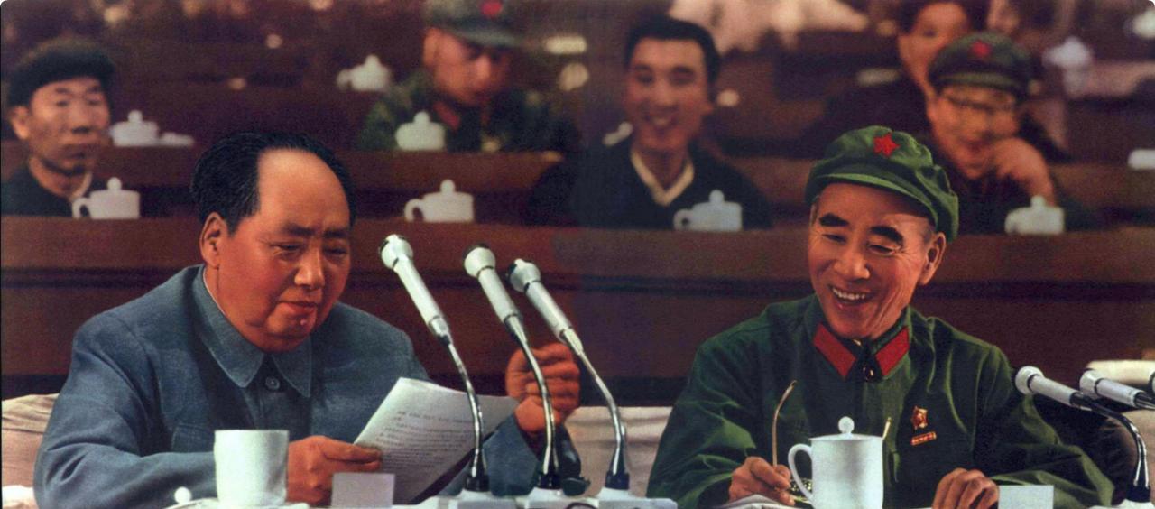 1972年10月2日晚上。地点：游泳池住处。老人家同周世钊谈话。谈到林某（林