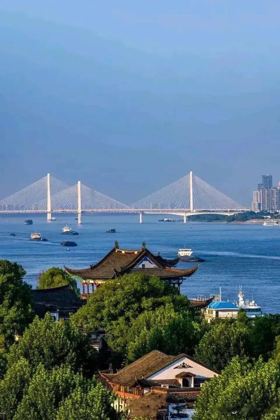 想不到，同行的朋友直呼它的变化太大了！趁着假期去武汉逛了一圈，真的被这座城市的变