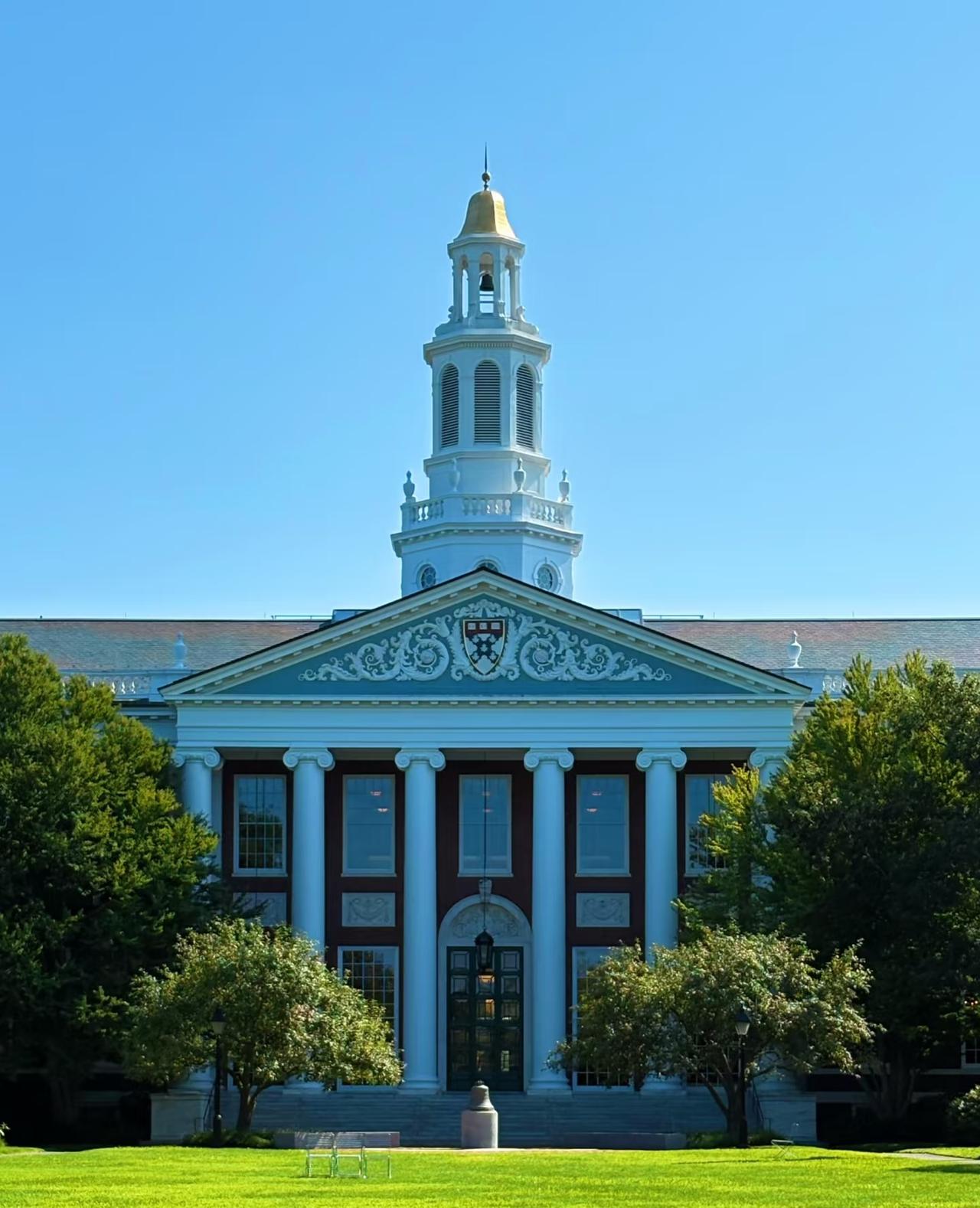 全球科研实力高校排行：1.哈佛大学2.浙江大学3.清华大学4.