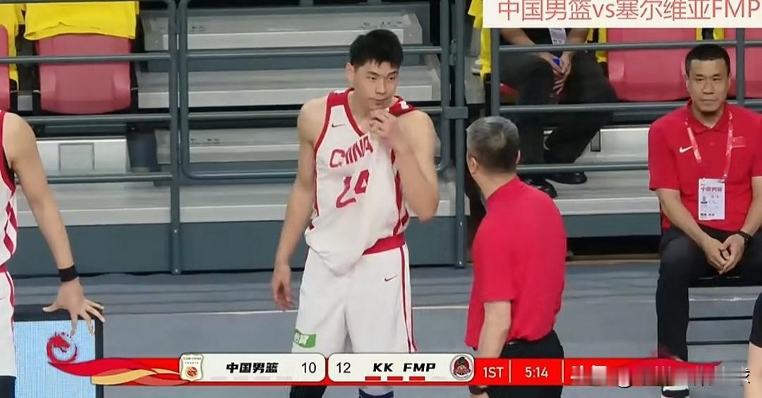 中国男篮输球原因分析:一、防守体系不完善，明知道对方三分和快攻是强项，却没有制