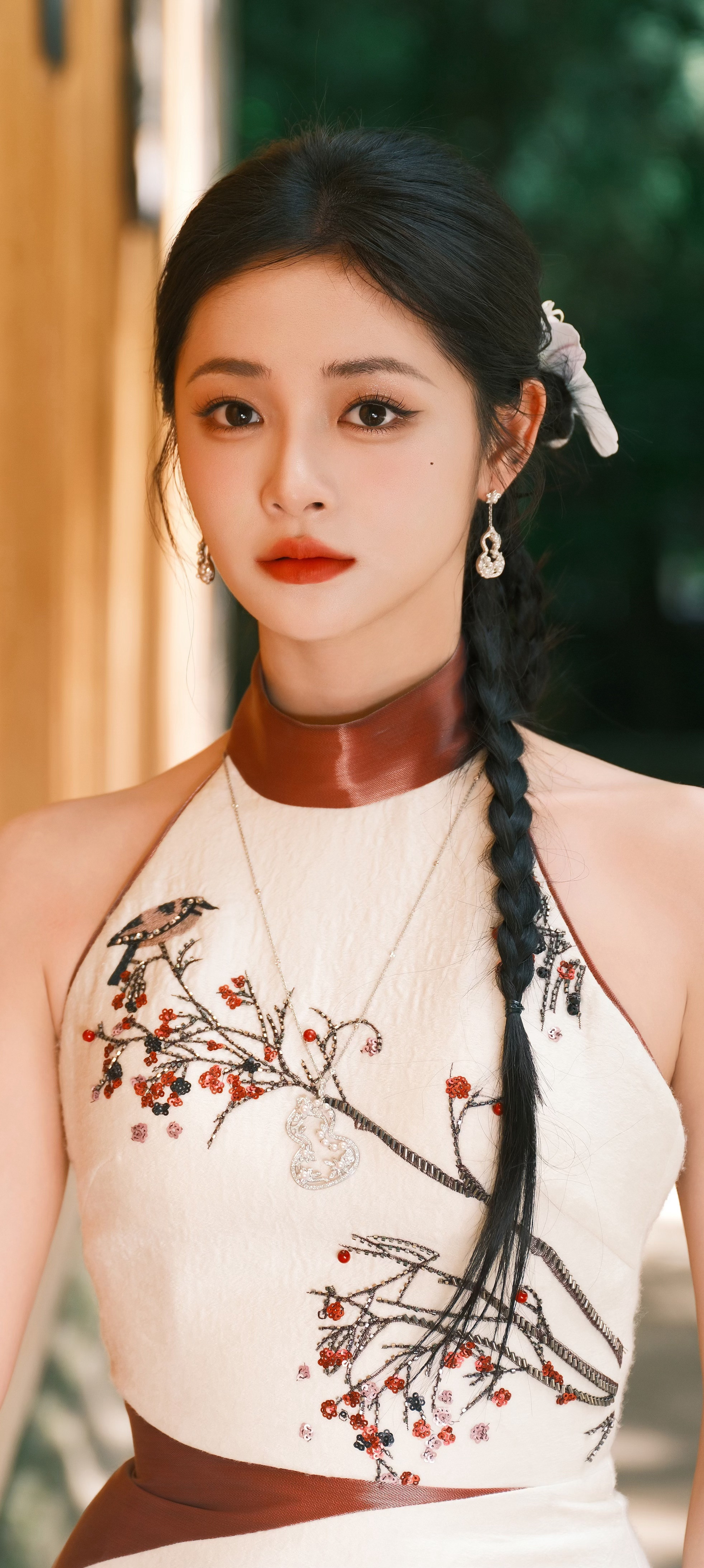 周洁琼，红唇染麻花，青瓷有美人。周洁琼