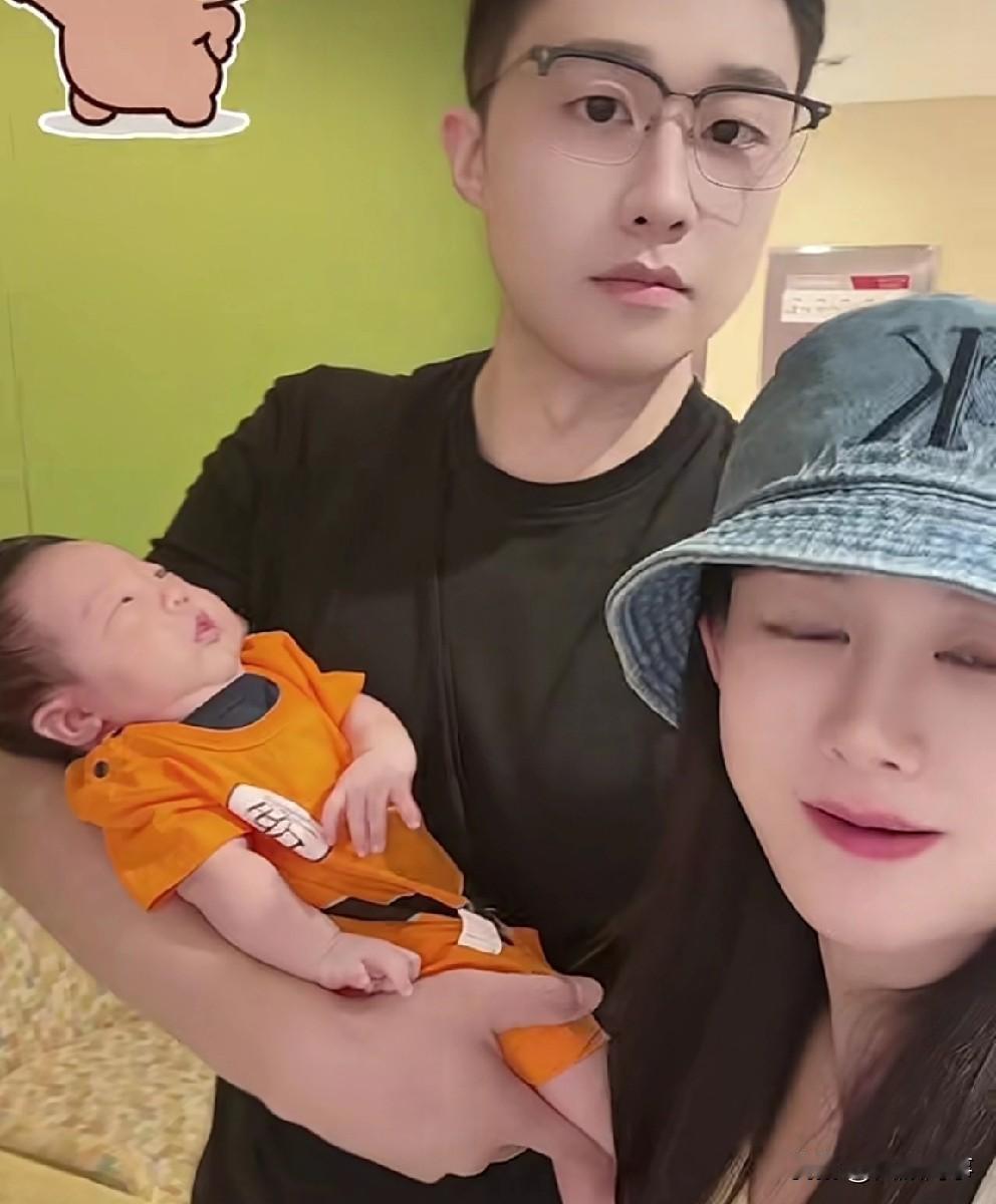 刘刘透露老公闻凯赚钱收入方式。刘刘二胎生儿子，老公闻