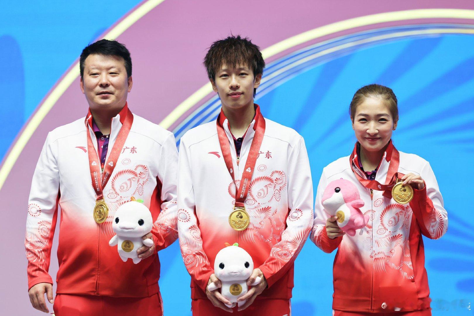 2025全运会乒乓球混双金牌赛，林高远/刘诗雯4-2战胜陈垣宇/蒯曼，收获冠军