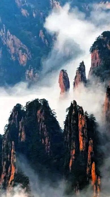 云雾缭绕，仙境般的武夷山，人间仙境！