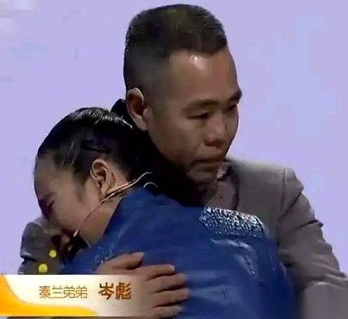 在那档寻亲节目的老旧录像里，藏着一个女人整整三十年的狠劲。儿子考上大学那天，婆家