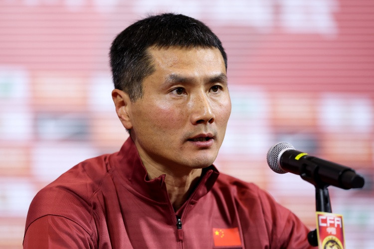 北青: 邵佳一发布会仅有50名左右记者, 两度口误将伊万说成杜伊