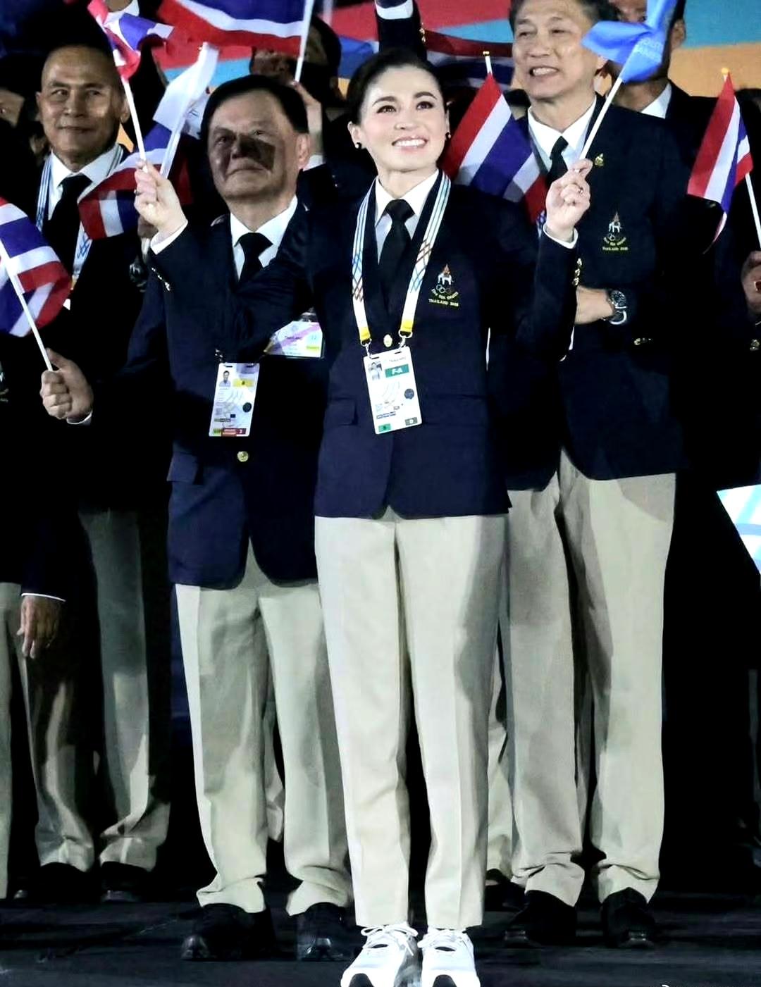 12月9日，苏提达王后领队第33届东南亚运动会开幕式，来自11个国家的运动员参加