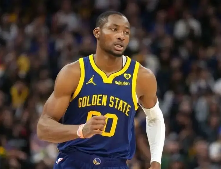 美媒Fullcourtpass更新社交媒体，转载SamAmick有关国王的最新