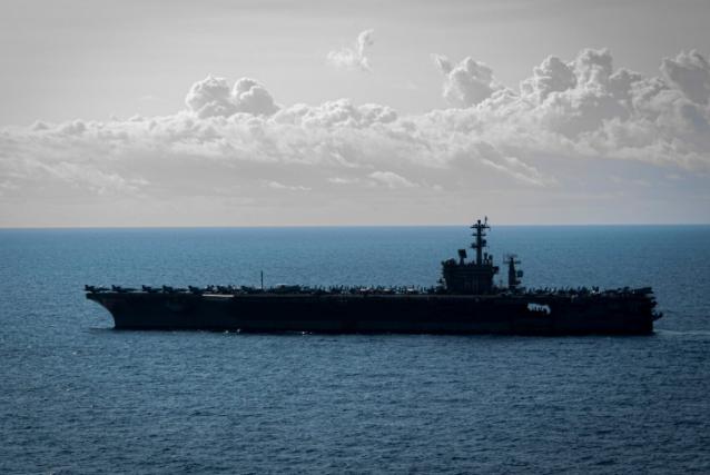 在10月26日的南海坠海事件中,还以为是美国海军先摔F-18舰载机,然后起直升机