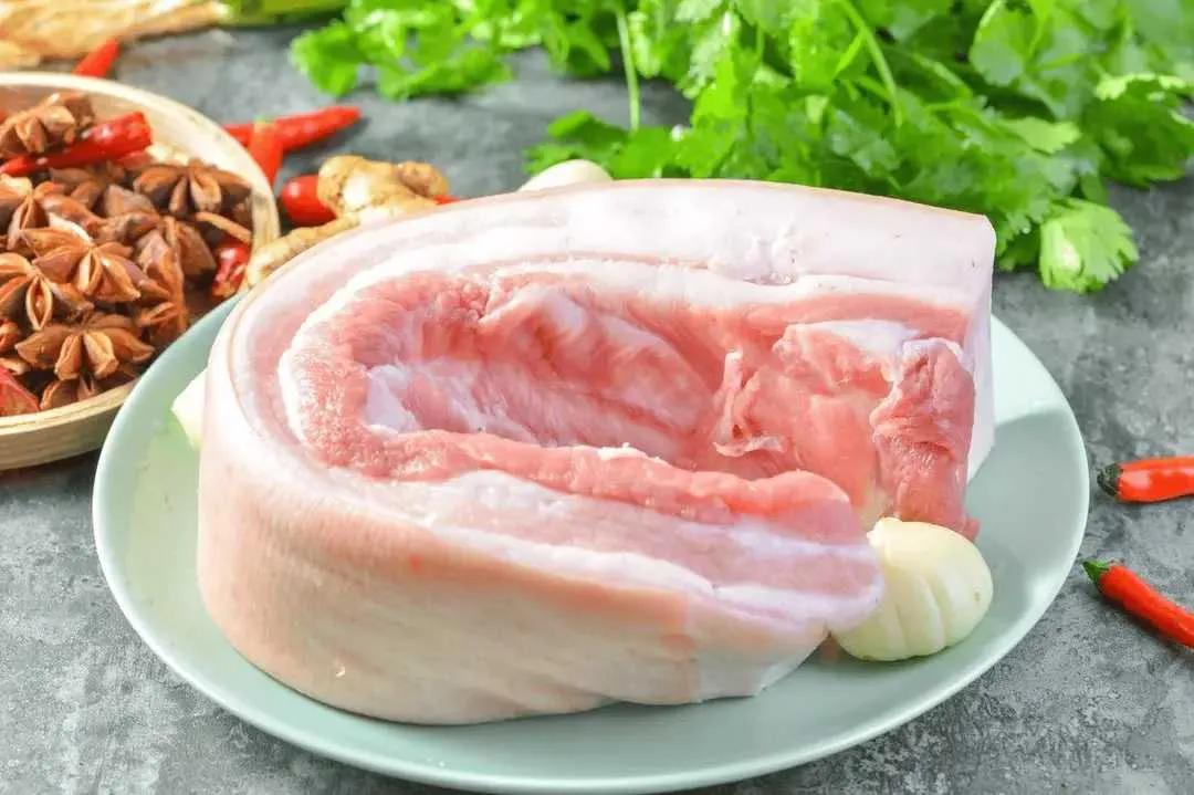 为何现在的猪肉没“肉味”，一点都不香了？3个原因，残酷又现实猪肉这东西，搁以前