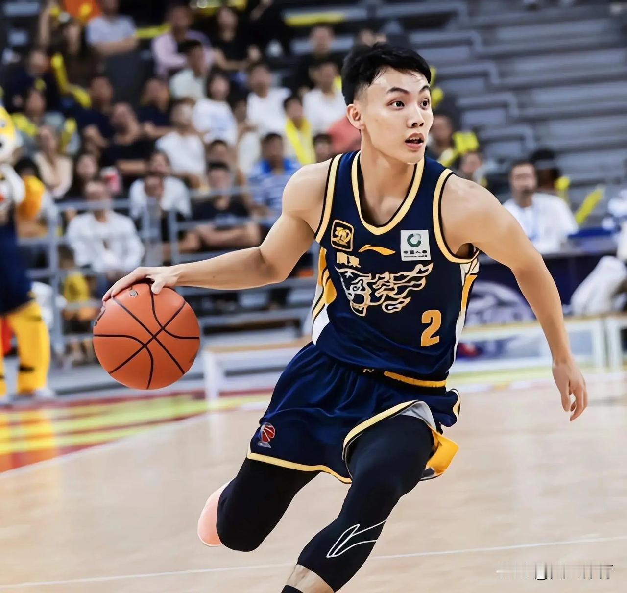 12月14日，CBA首轮，广东与南京对决：广东队赢面大一点，理由三点：第