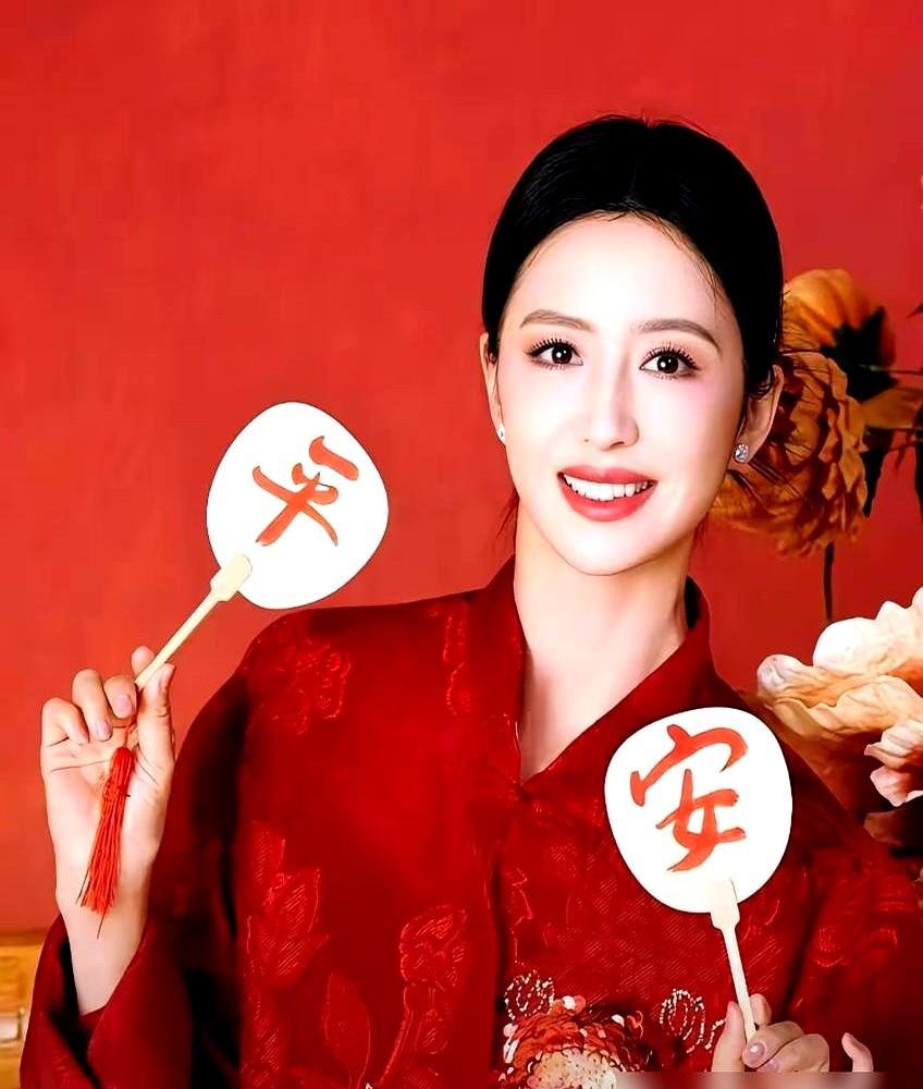 离婚后身价从800万涨到2000万，佟丽娅这操作才是真狠。春节在三亚，陈思诚