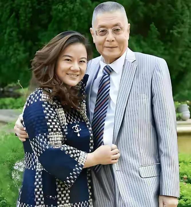81岁刘诗昆再做爸爸，45岁的孙颖在美国诞下一女如今家庭幸福看到刘诗昆和太太
