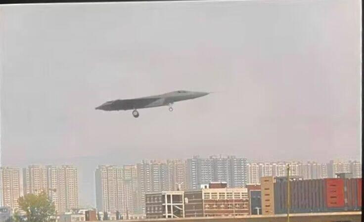北边六代机首张侧面图，真是帅啊！个人感觉论侧面颜值，北边六代机没有敌手。特别是