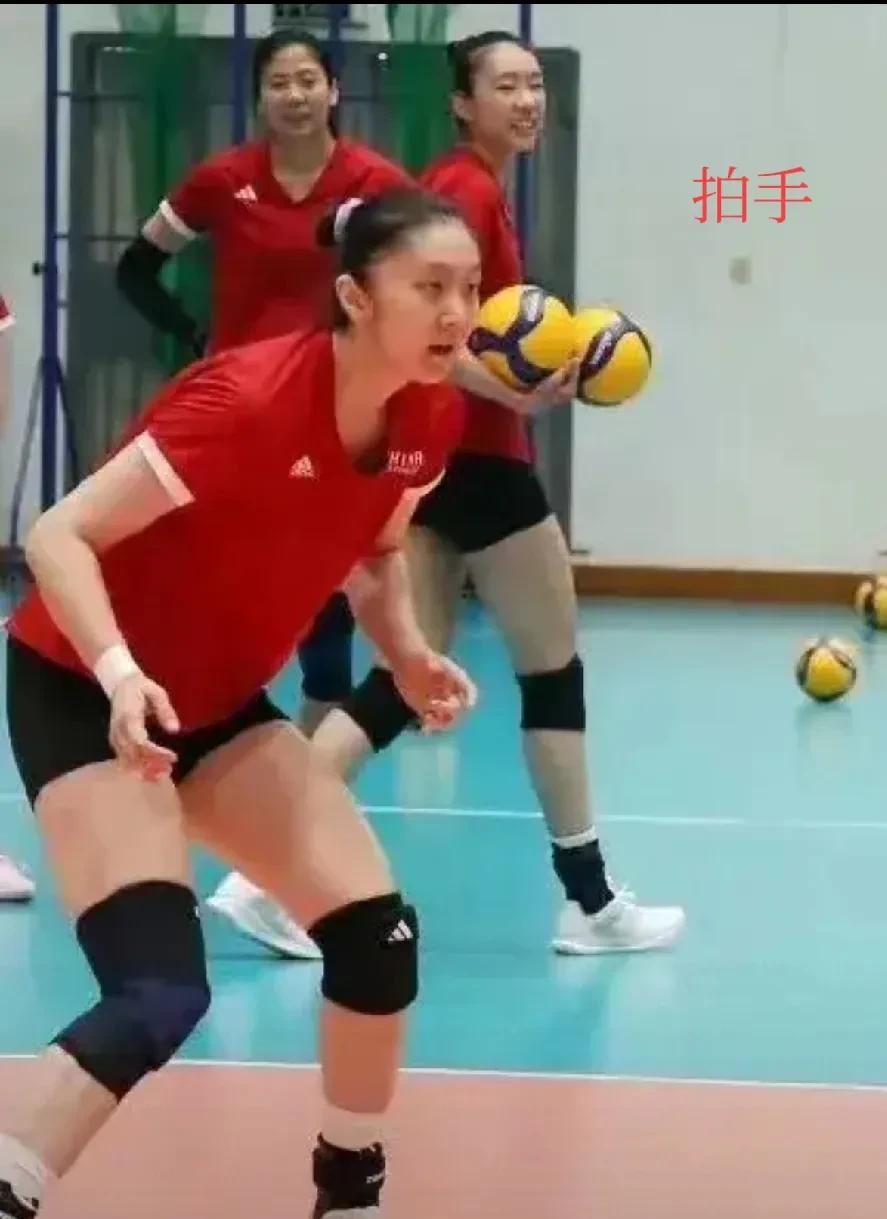 肯定不会只“拍手”了，她已经足够委屈，拍了一个奥运周期，被边缘化！高意这次重回女