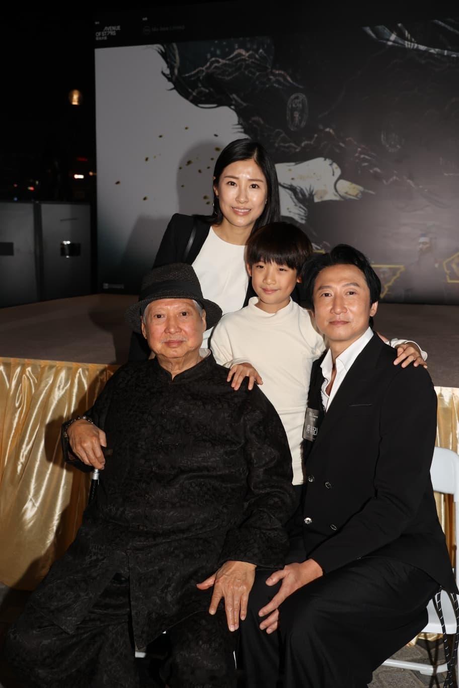 星岛：寻秦记｜洪金宝三代同堂现身孙子好动踢脚想拍戏洪天明迁居深圳被投诉电影《