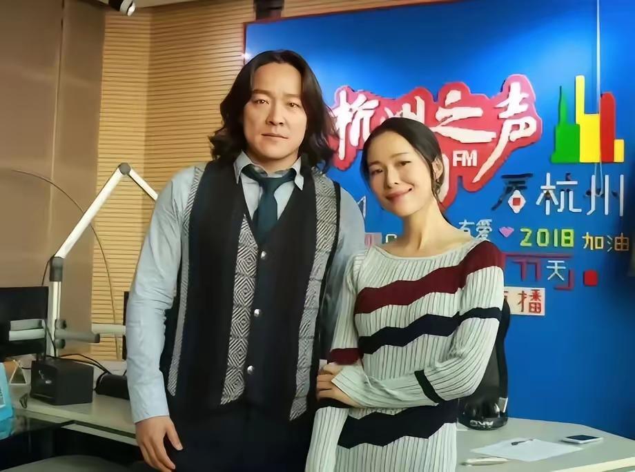 看到江一燕官宣离婚，觉得不可思议特意去搜了下他的前夫​有网友传她的前夫是