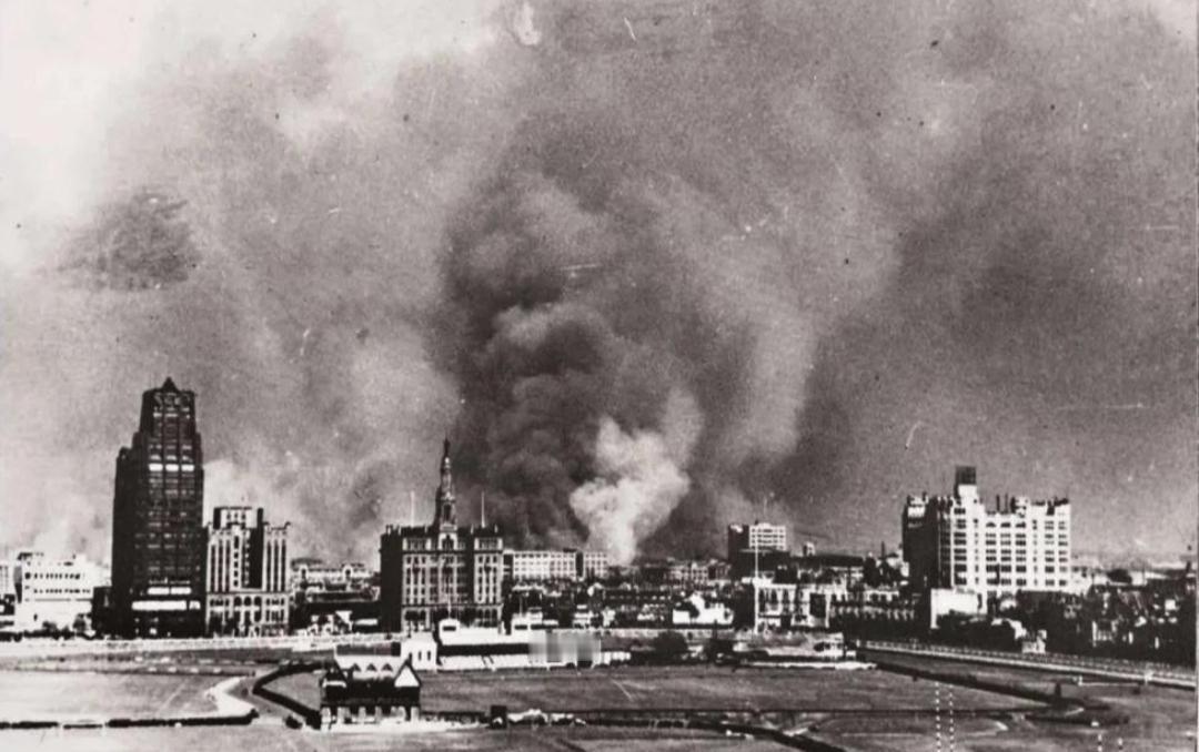 上海战役的指挥很多人讨论，到底是陈毅在前线挥斥方遒，还是粟裕在幕后操盘全局？这个