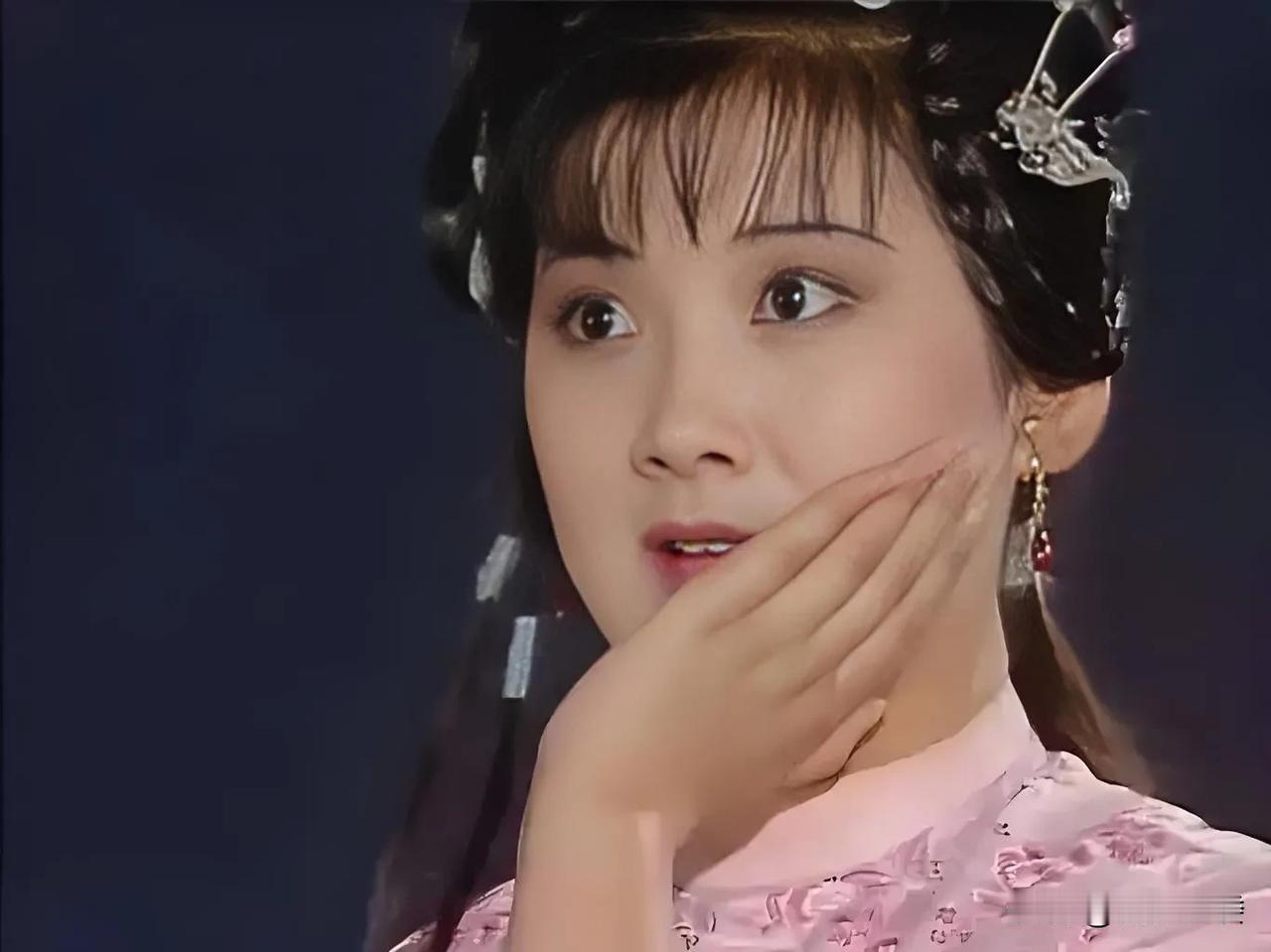 金钏因为贾宝玉的腻歪缠人，而被王夫人抽了一巴掌。此时的贾宝玉不是挺身而出地站出来