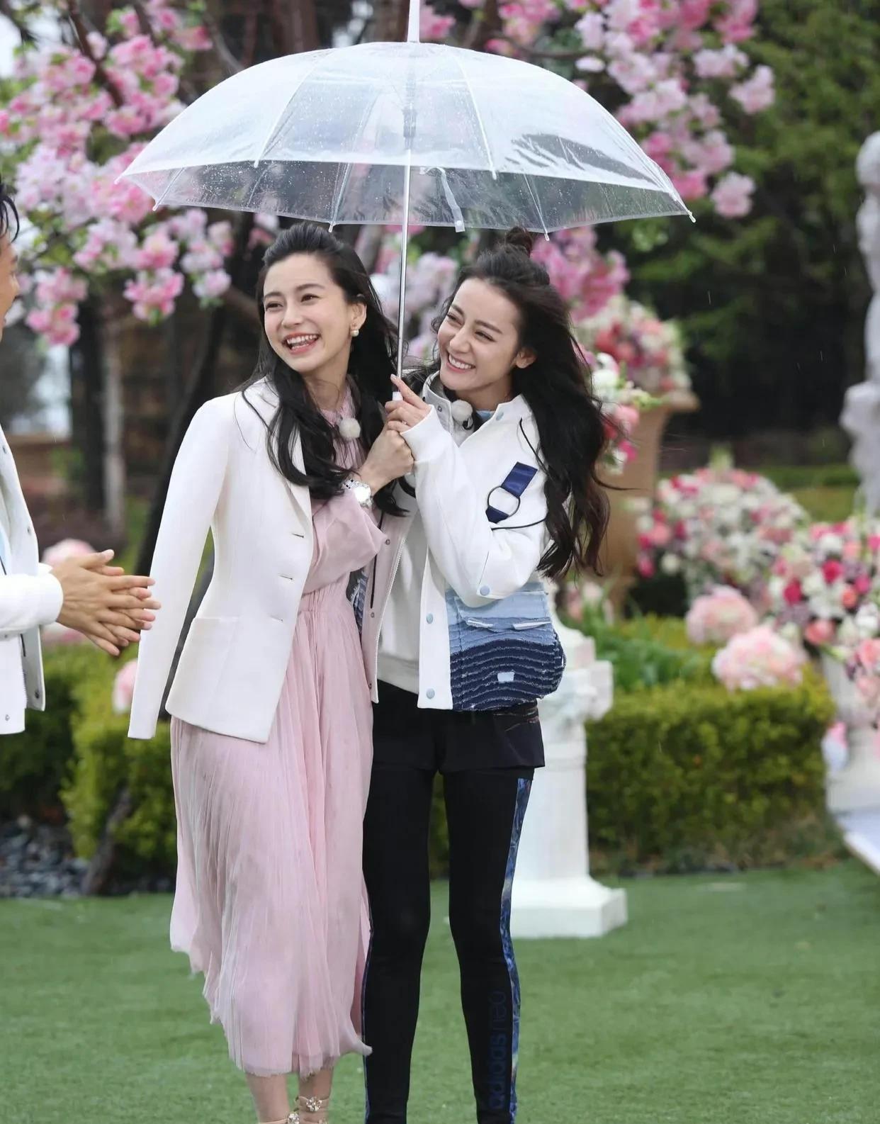 怀念这个时期的《跑男》，Angelababy和迪丽热巴都美得惊艳又甜美，是这档