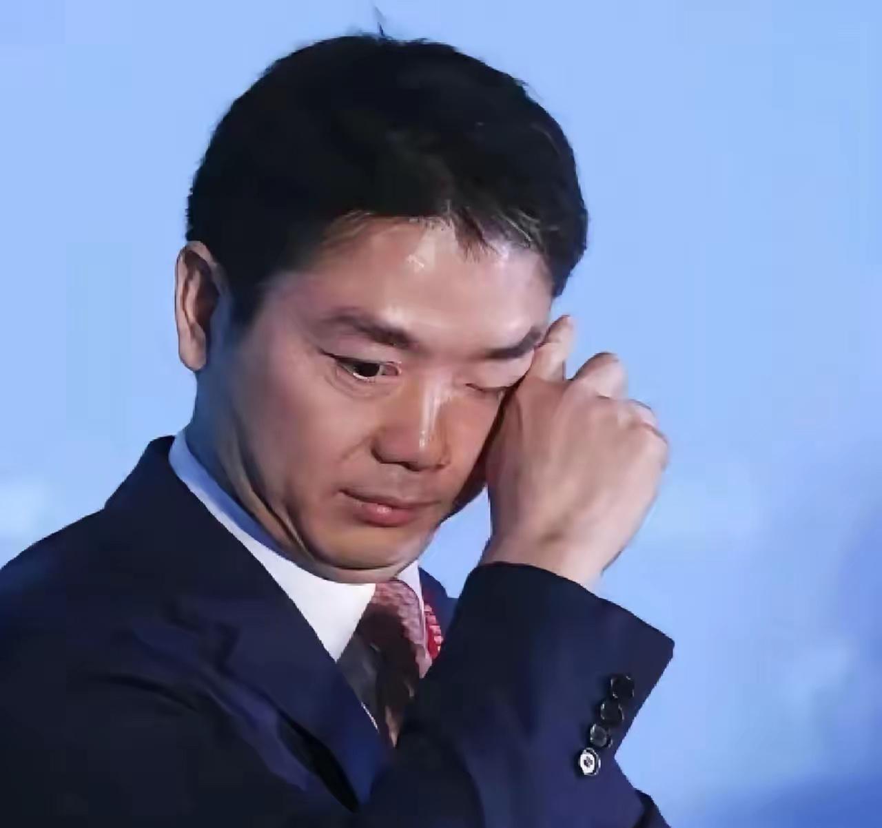 京东巴黎仓库出大事儿了，圣诞档口一晚上被偷了3个亿的货。贼人目标贼溜，专拣荣耀、