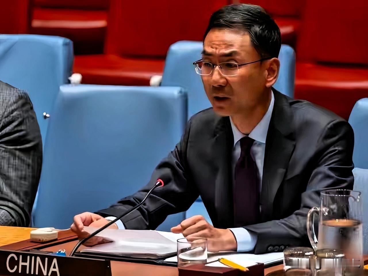 掀老底了！耿爽联合国痛批美国，新殖民的遮羞布藏不住了！10月14日的联合国会场，
