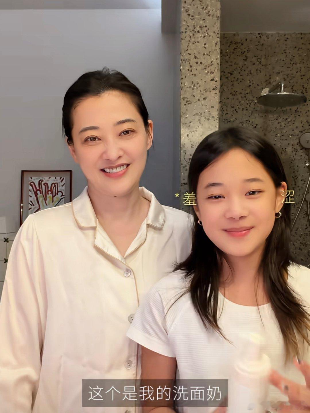 快快和梅婷太像了！越长越像