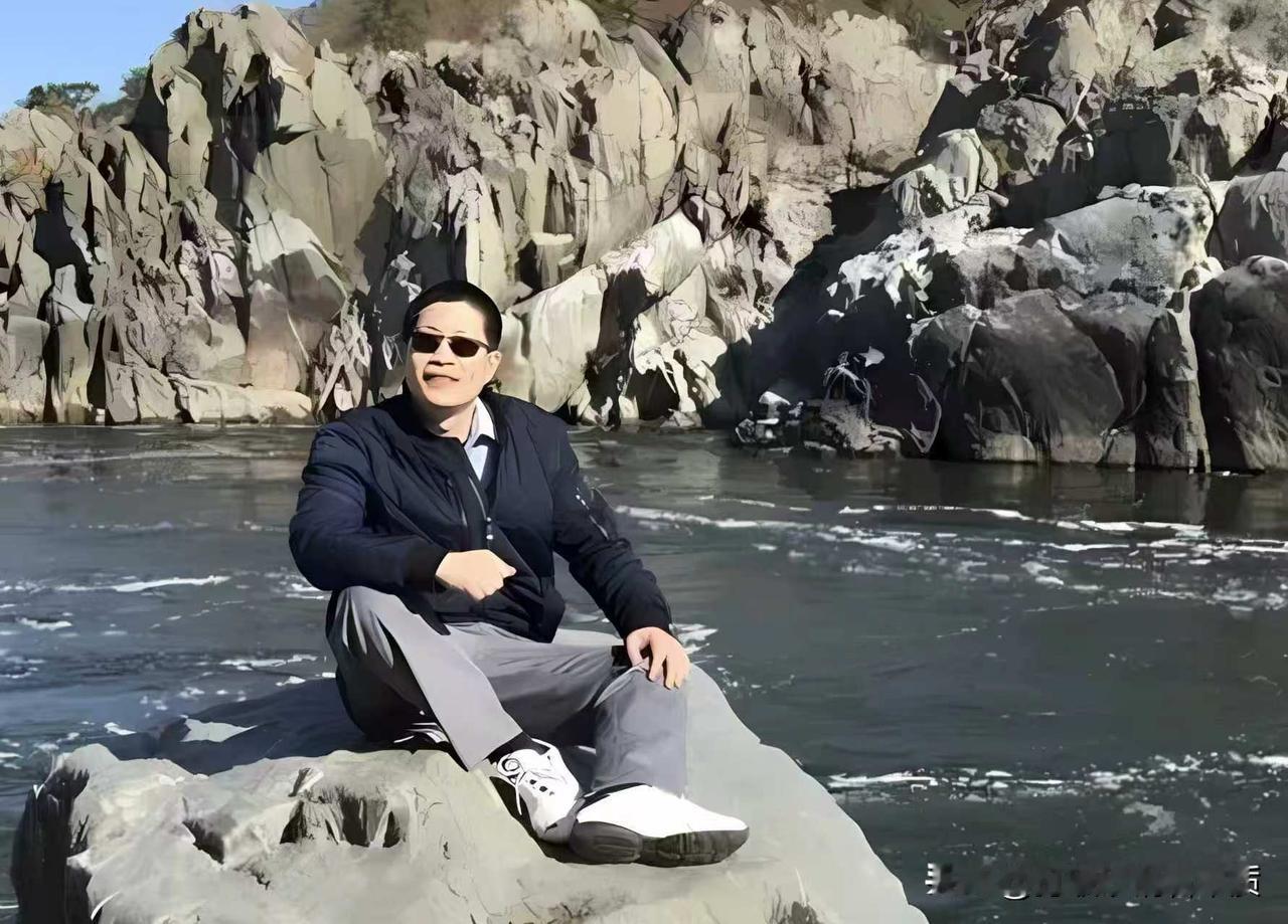 5月3日，上海科技大学生命科学与技术学院的官网变成了黑白色。他研究了一辈子"生命