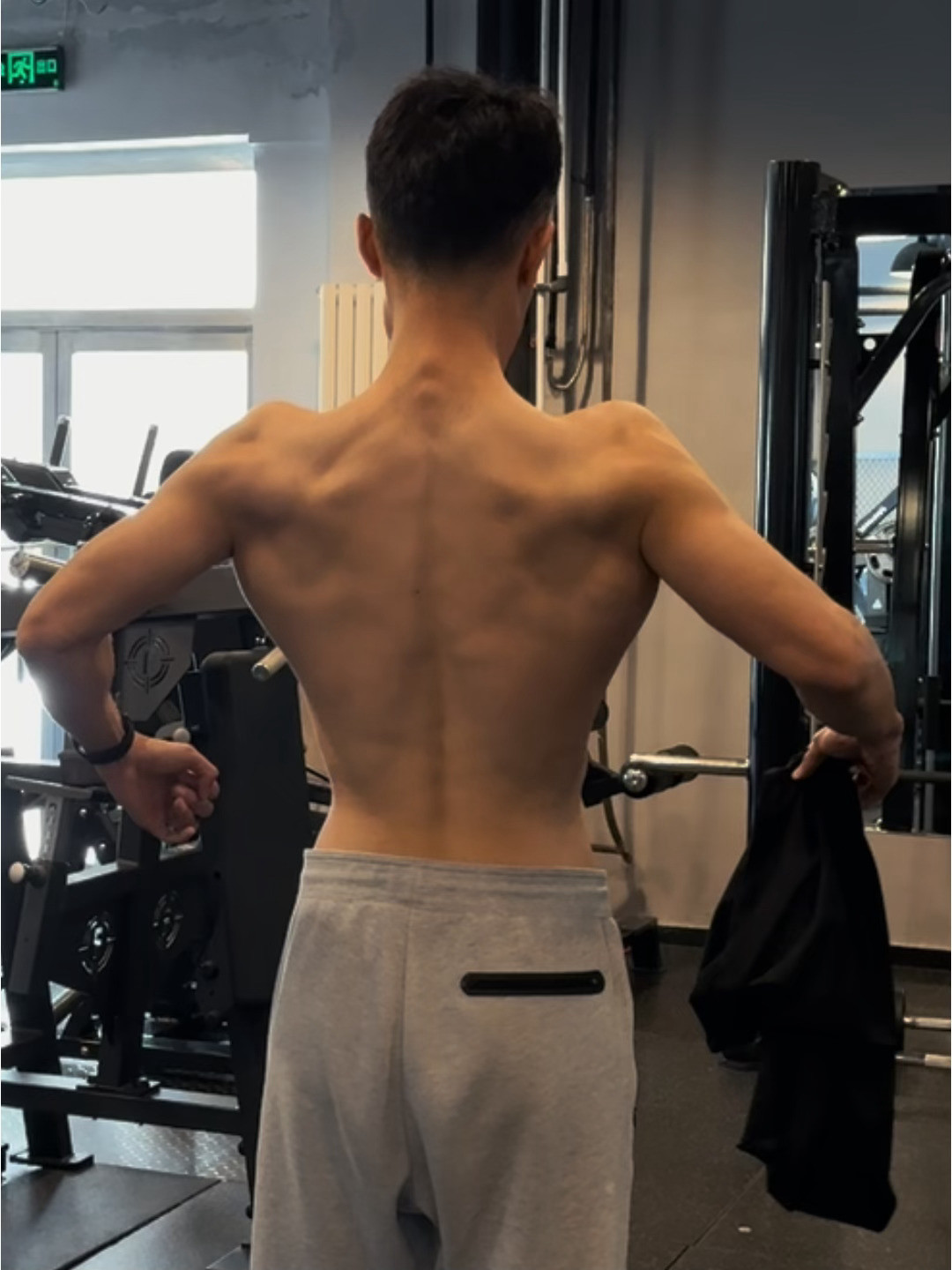 感觉我现在身边的同龄人，10个有9个都健身。男生力量训练，女生有的力量训练，有的