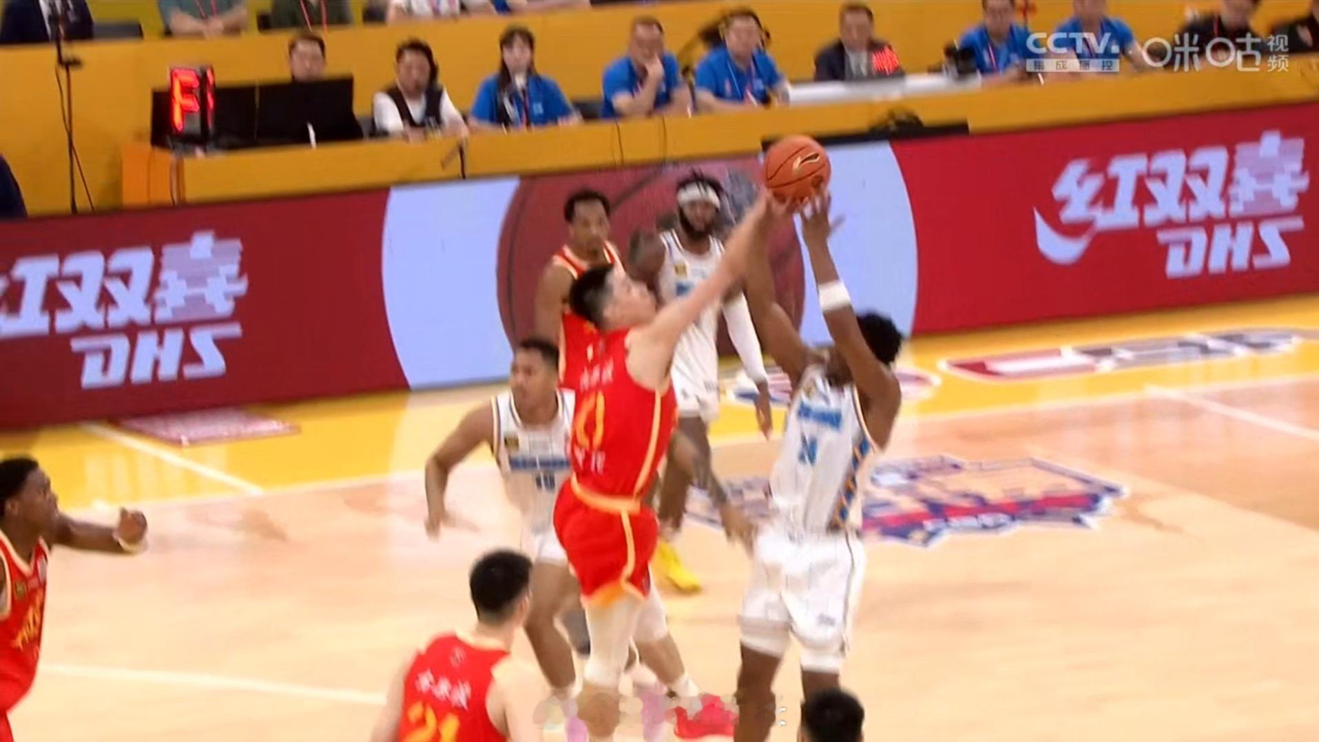 崴脚阻挡不了朱俊龙的积极！广厦男篮vs北京男篮cba总决赛​​​