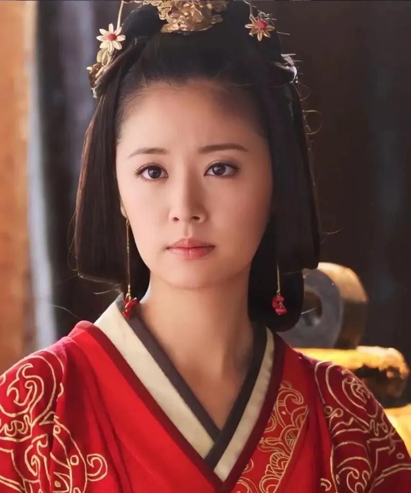 吕后为了监视封地的诸王，派一批宫女去往各国，窦姬在其中。窦姬求拿钱买通宦官，求他