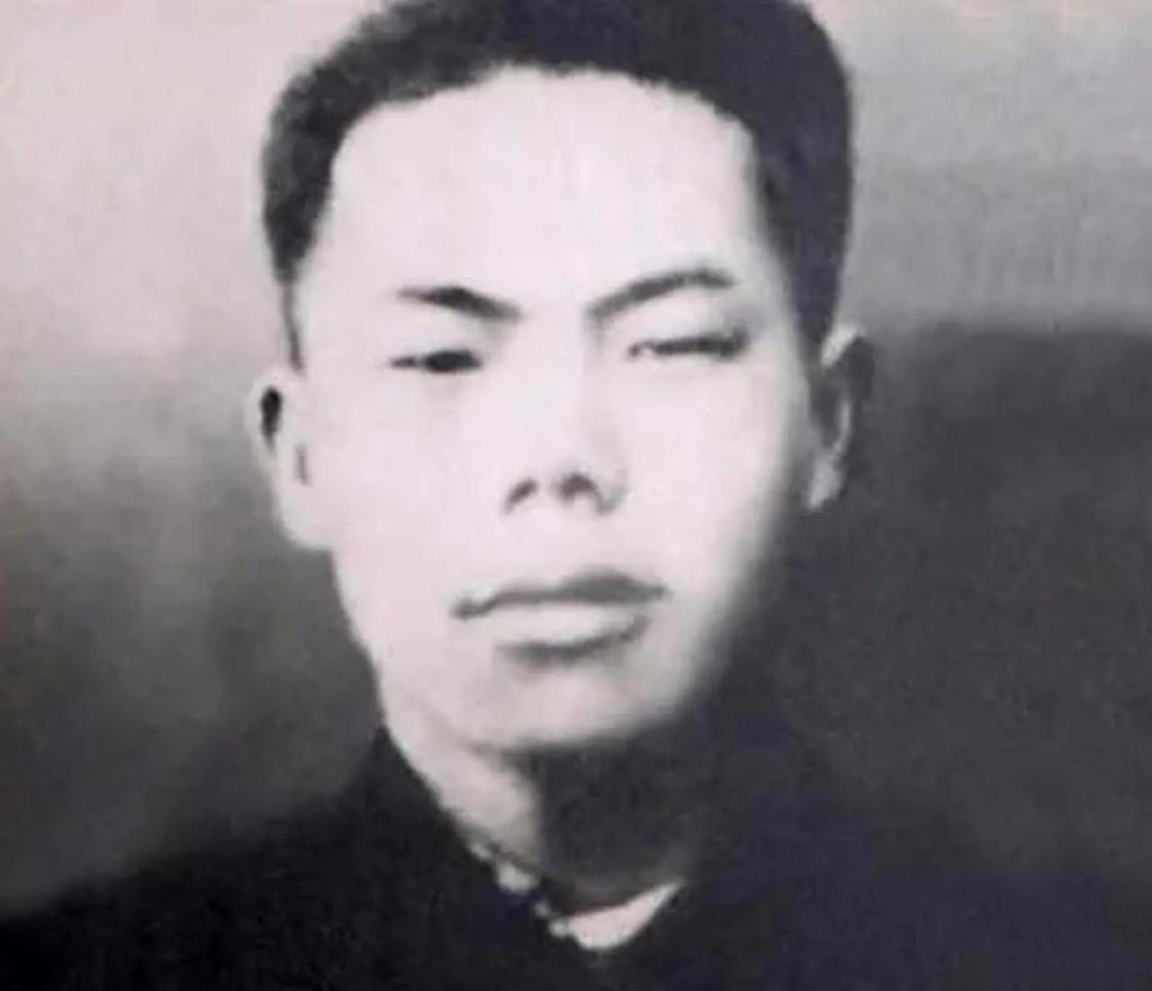 1952年夏天的一个雨夜，志愿军战士倪祥明和班长一起巡逻，忽听到山下有金属撞击声