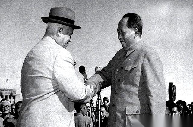 临走前，一个苏联专家悄悄拉着我们的人，说了句掏心窝子的话：“其实你们有‘王’就