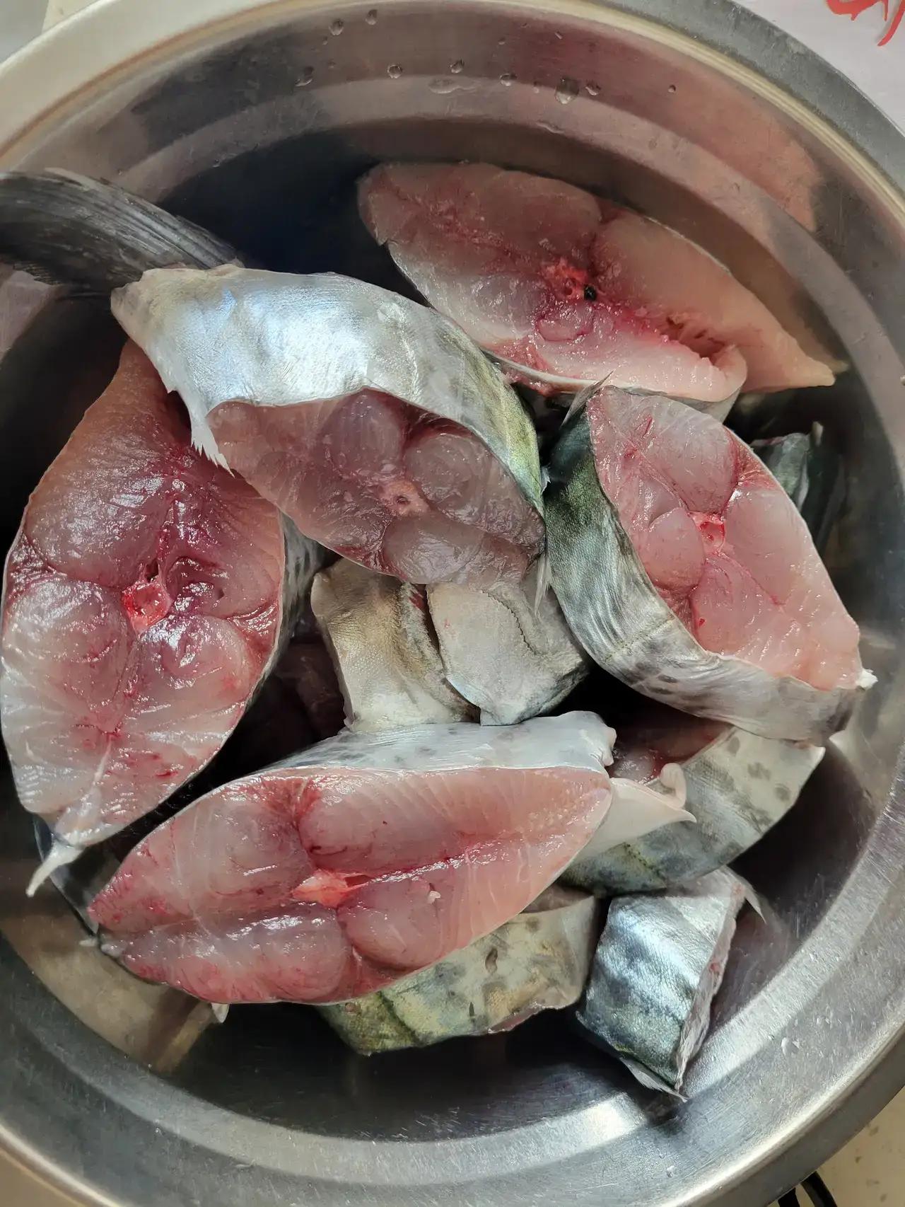 鲅鱼饺子：一口鲜嫩，满口乡愁诸位朋友，今儿咱们单说一桩发生在胶东渔村的“舌尖