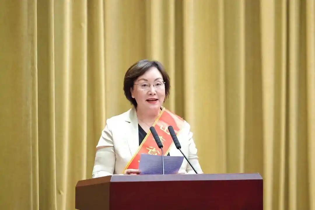 中国海洋大学的崔洪芝教授，斩获山东科技最高奖，下次冲击院士稳了！要知道，能拿