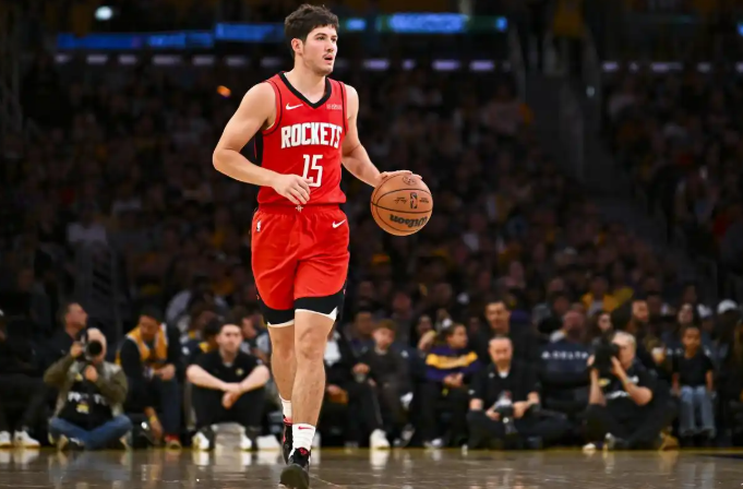 有没有发现小谢已经成为火箭第一投手?看了数据,截止三场比赛后,火箭最准的三个投